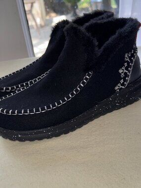 HEY Dudes Women's Denny Wool Faux Shearling Boots EUC SIZE 9